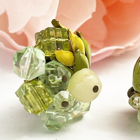 Western Germany Vintage Green Beaded Cluster Clip Earrings - Picture 3 of 10